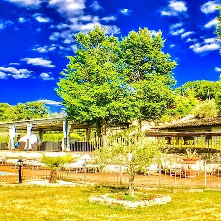 Spoleto By The Pool : Whole - Sleeps 24 *
