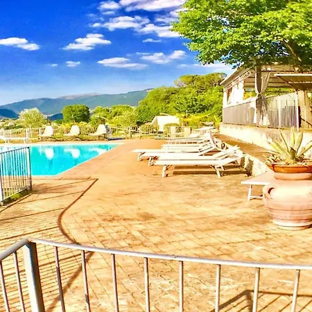 Spoleto By The Pool : Whole - Sleeps 24 וילה *