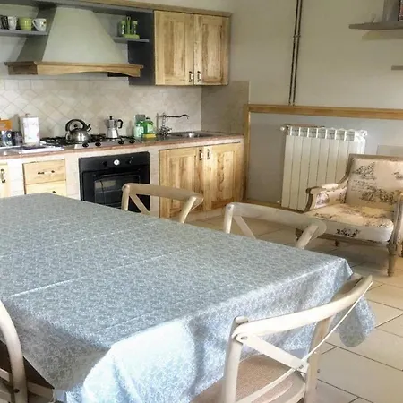 Spoleto By The Pool : Whole - Sleeps 24 فيلة