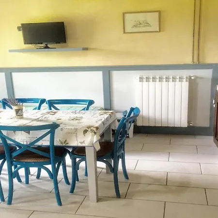 Spoleto By The Pool : Whole - Sleeps 24 *